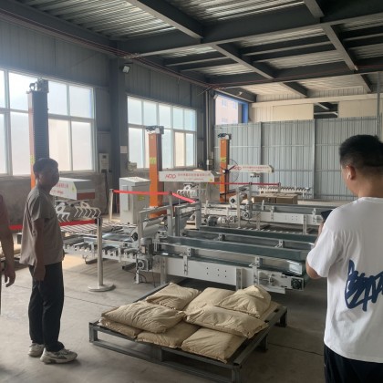 Переводчик Саша на выставке Заказать оборудование