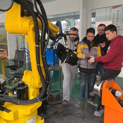 Перевод на заводе сварочных роботов