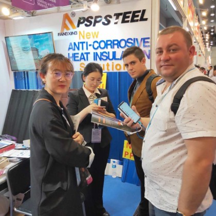 Переводчик Руслан на выставке "Кантонская выставка"