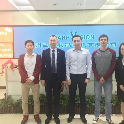 Перевод на переговорах с заводом по изготовлению автомобильных регистраторов