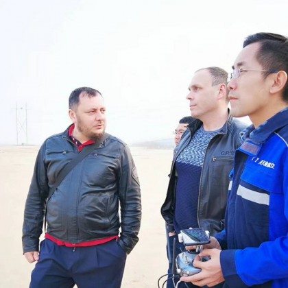 Перевод на переговорах с украинским заказчиком "MultiCopter" на тестировании с/х дрона с Пекинским производителем на летательной площадке в Shijiazhuang