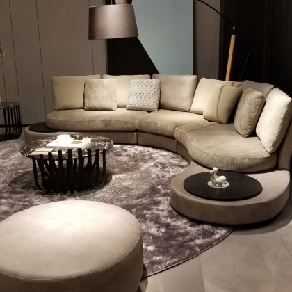 Перевод на рынке Лувр