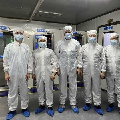 Перевод на заводе по производству дисплея