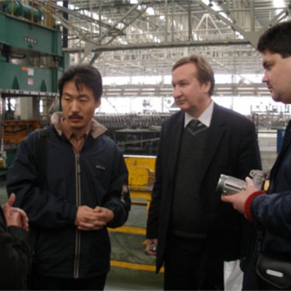 Перевод на заводе  китайского автопроизводителя с русским автодилеор "Инком-Авто"