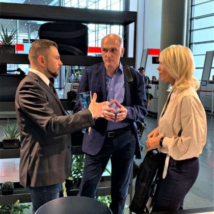 Переводчик Денис на выставке IAA 2019