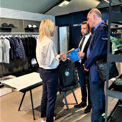 Переводчик Денис на выставке IAA 2019