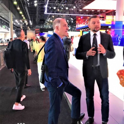 Переводчик Денис на выставке IAA 2019