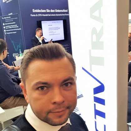 Переводчик Денис на выставке Trading Messe