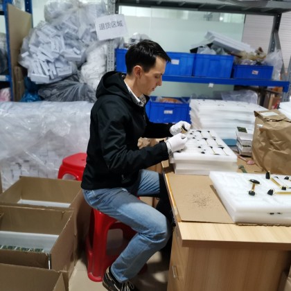 Перевод на заводе Проверка массажных роллеров