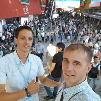 Переводчик Виктор на выставке кантонской (1 сессия) с товарищем из логистики