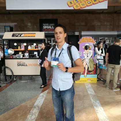 Переводчик Виктор на выставке Electronics Fair, Wanchai distr