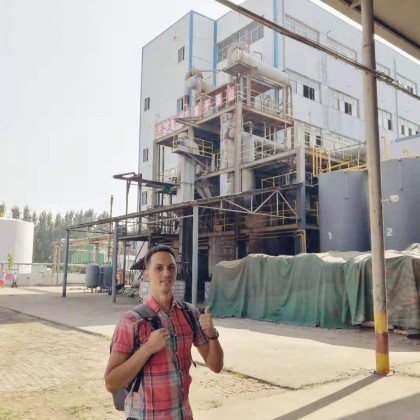 Перевод на заводе по производству смолы