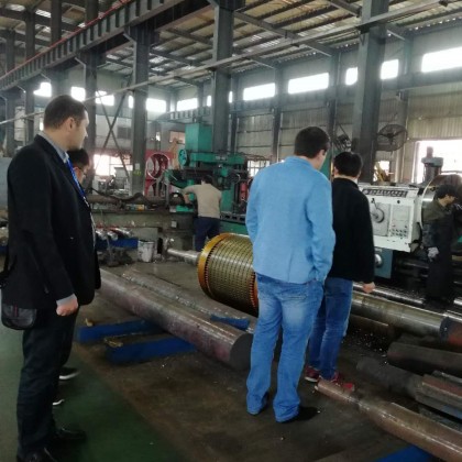 Перевод на заводе моторов