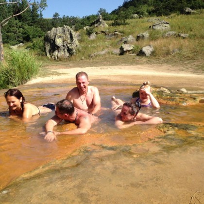 Переводчик Гурген на выставке Гейзер