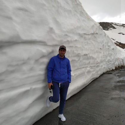Переводчик Гурген на выставке на пике Армении