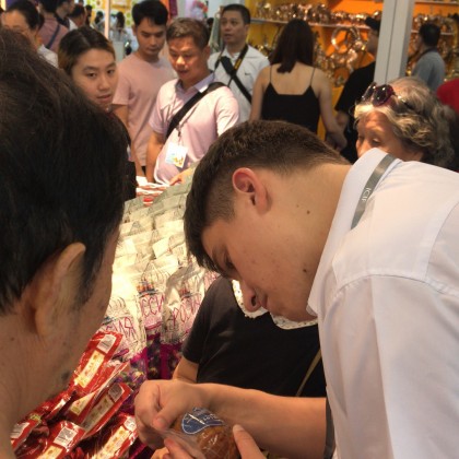 Переводчик Sofiya на выставке культуры