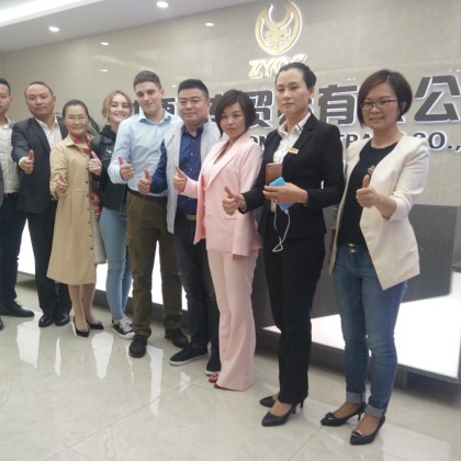 Перевод на переговорах с компанией по производству автомобилей