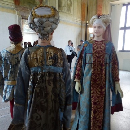 Переводчик Татьяна на выставке - Театральное шествие "Театр Живописи"