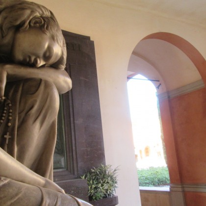 Переводчик Татьяна на выставке Чертоза