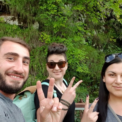 Переводчик Davit на выставке Okatse canion