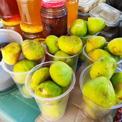Перевод на рынке в Кахетии, Алазанская долина