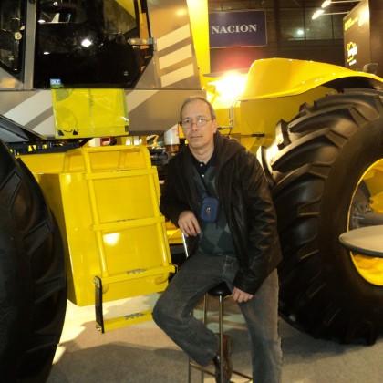 Переводчик Карлос на выставке Expovial