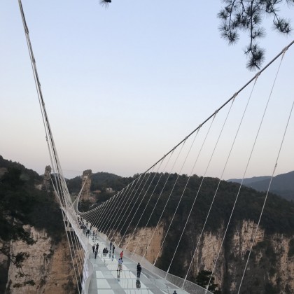 Экскурсия на стёкляннам мосту