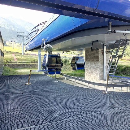 Переводчик Измаил на выставке Канатная дорога