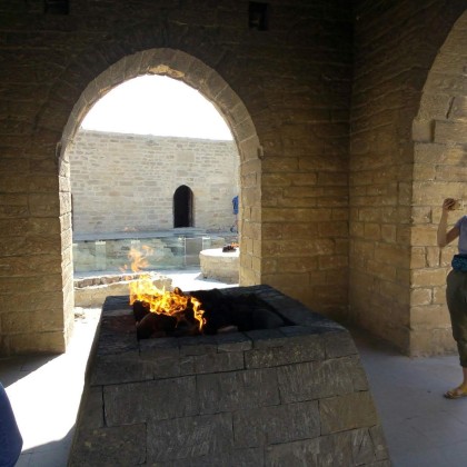 Переводчик Измаил на выставке Храм Огня