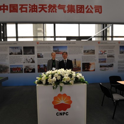 Переводчик Zongbin на выставке нефтегазового оборудования