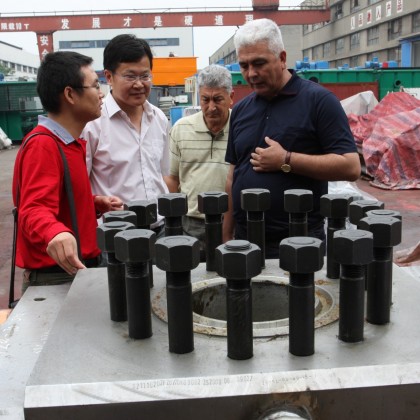 Перевод на заводе оборудования нефтяных установок и превенторов