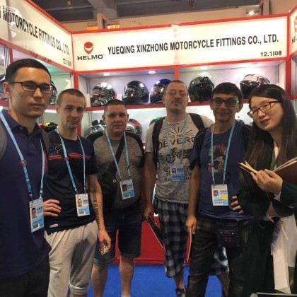 Переводчик Олжас на выставке Canton fair