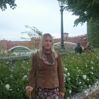 Переводчик Наталья на выставке Marmomac