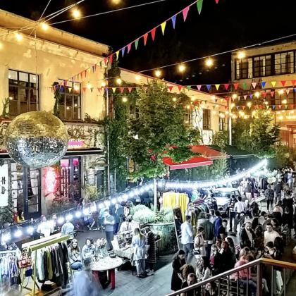 Перевод на заводе Фабрика развлечений на месте бывшего завода