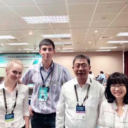 Переводчик Maria на выставке