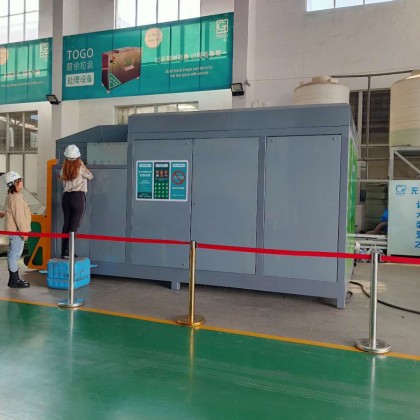 Перевод на заводе Посещение завода по изготовлению компостеров для пищевых отходов