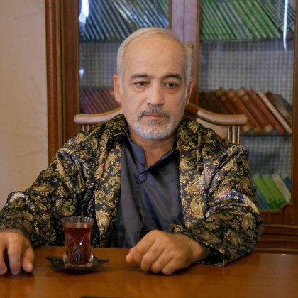 Переводчик Олег на выставке книги Эдгара По