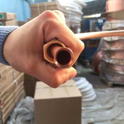 Перевод на заводе медные трубы для охлаждения кондиционеров