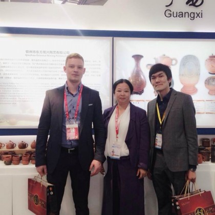 Переводчик Amanbolat на выставке FHC China