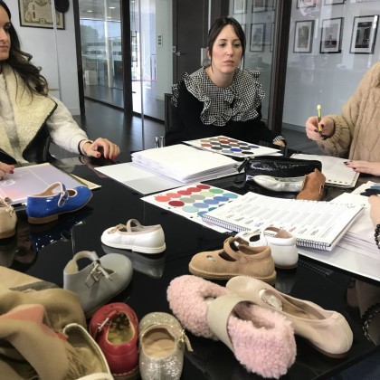 Перевод на заводе обувной фабрики