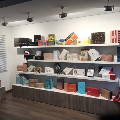 Перевод на заводе по производству коробок