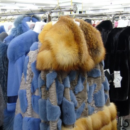 Перевод на заводе Касторья-фабрика по пошиву шуб