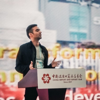 Переводчик Vladislav на выставке Canton Fair