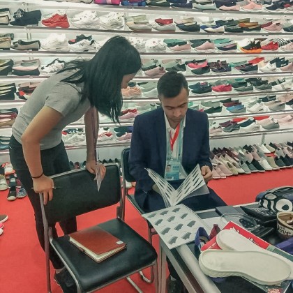 Переводчик Vladislav на выставке Canton Fair