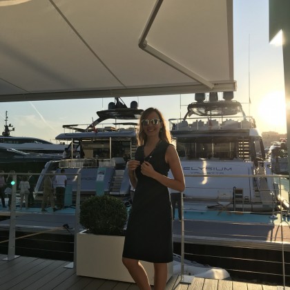 Переводчик Наталья на выставке Cannes yachting festival