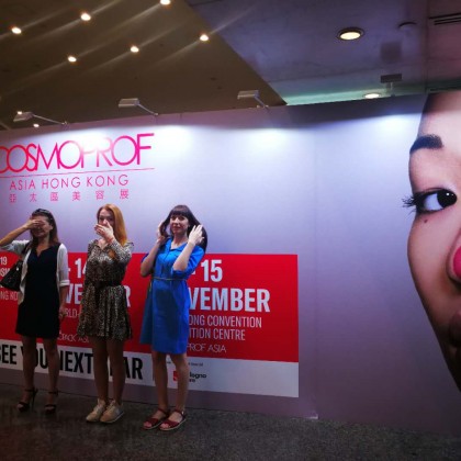 Переводчик Ирина на выставке Neway