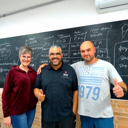 Перевод на переговорах с школа по производству натурального мороженого Escola Sorvete