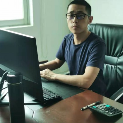 Проверка переводчик или помощь клиента закупать товары или проверка завода