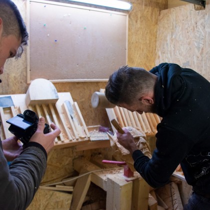 Перевод на заводе по производству традиционных масок