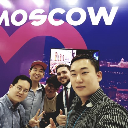 Переводчик Роман на выставке Выставка туризма